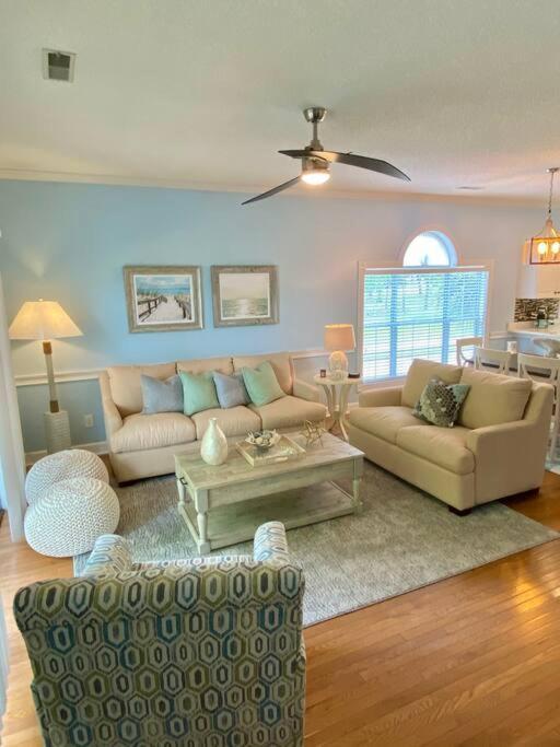 Apartment 2bd/2ba. Of Both Worlds. & Golf *