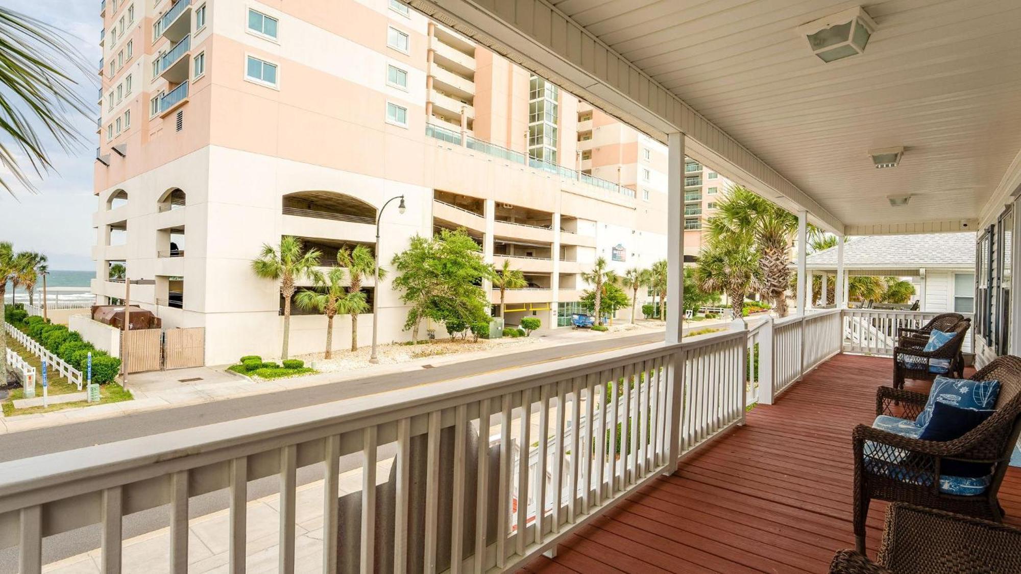 Ocean's Edge - 2nd Row - Crescent Section Holiday home *