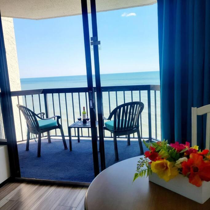 Bluetique Oceanfront Pet Friendly Indoor Pool Apartment *