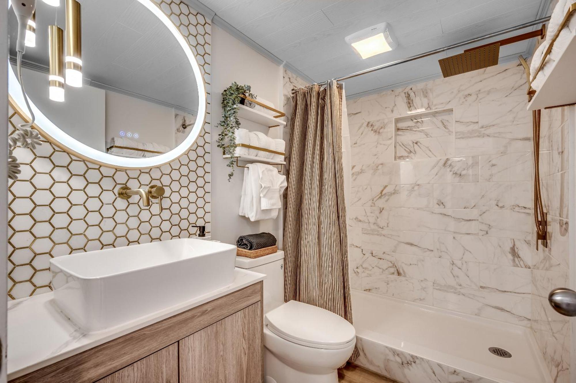 Amazing Newly Renovated Atlantica On The 9th Flloor *