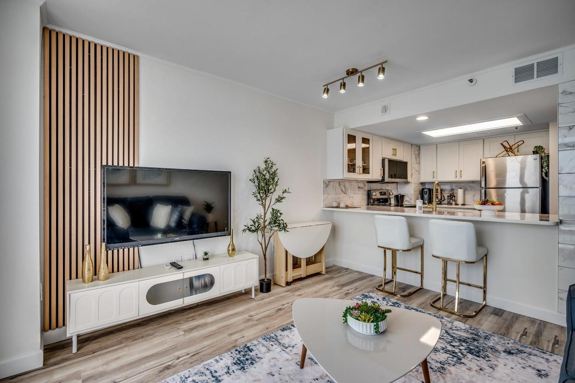 Apartment Amazing Newly Renovated Atlantica On The 9th Flloor