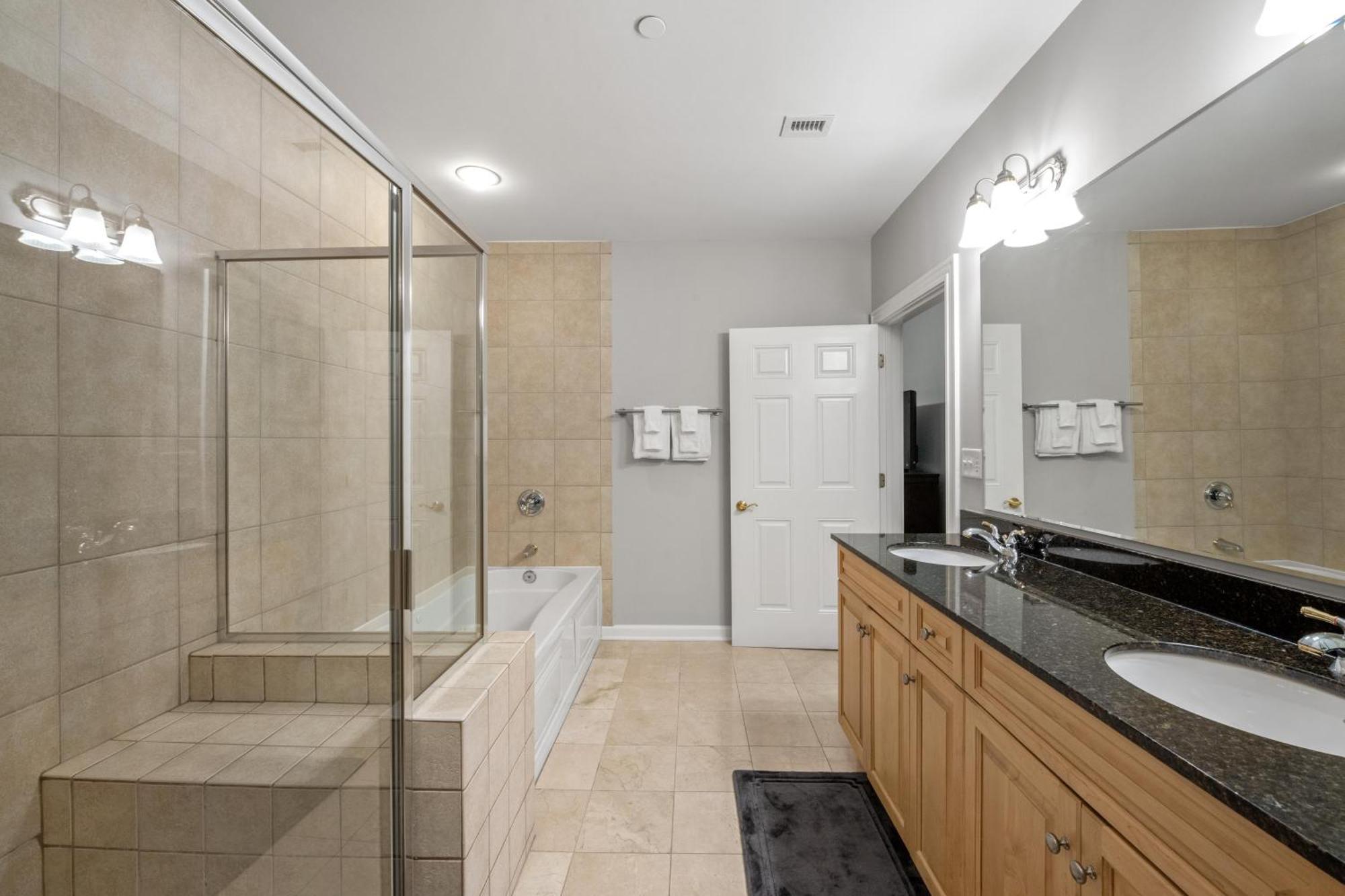 Royal Palms 703 - Ocean View - Shore Drive Section Holiday home *