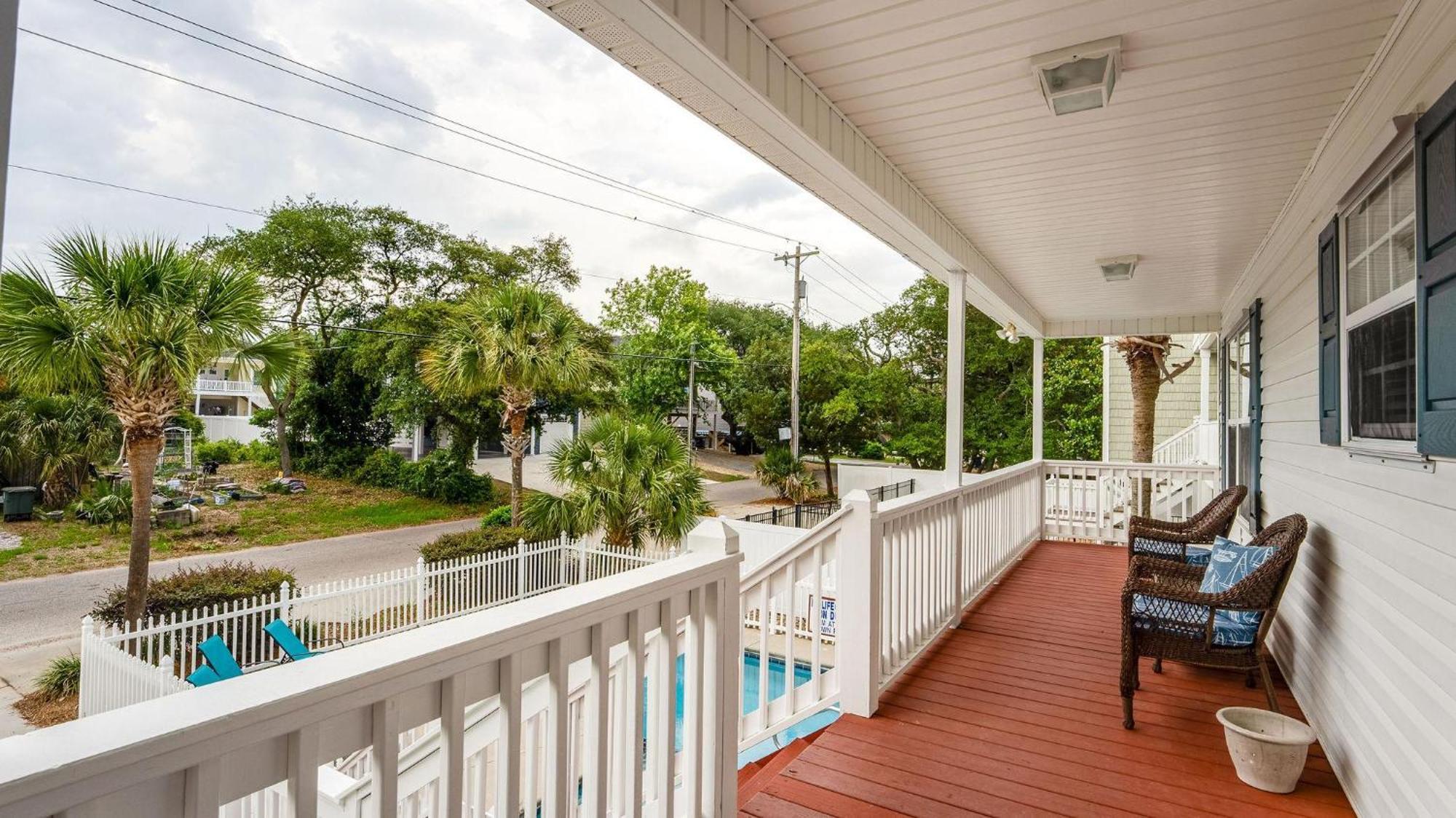 Ocean's Edge - 2nd Row - Crescent Section Holiday home