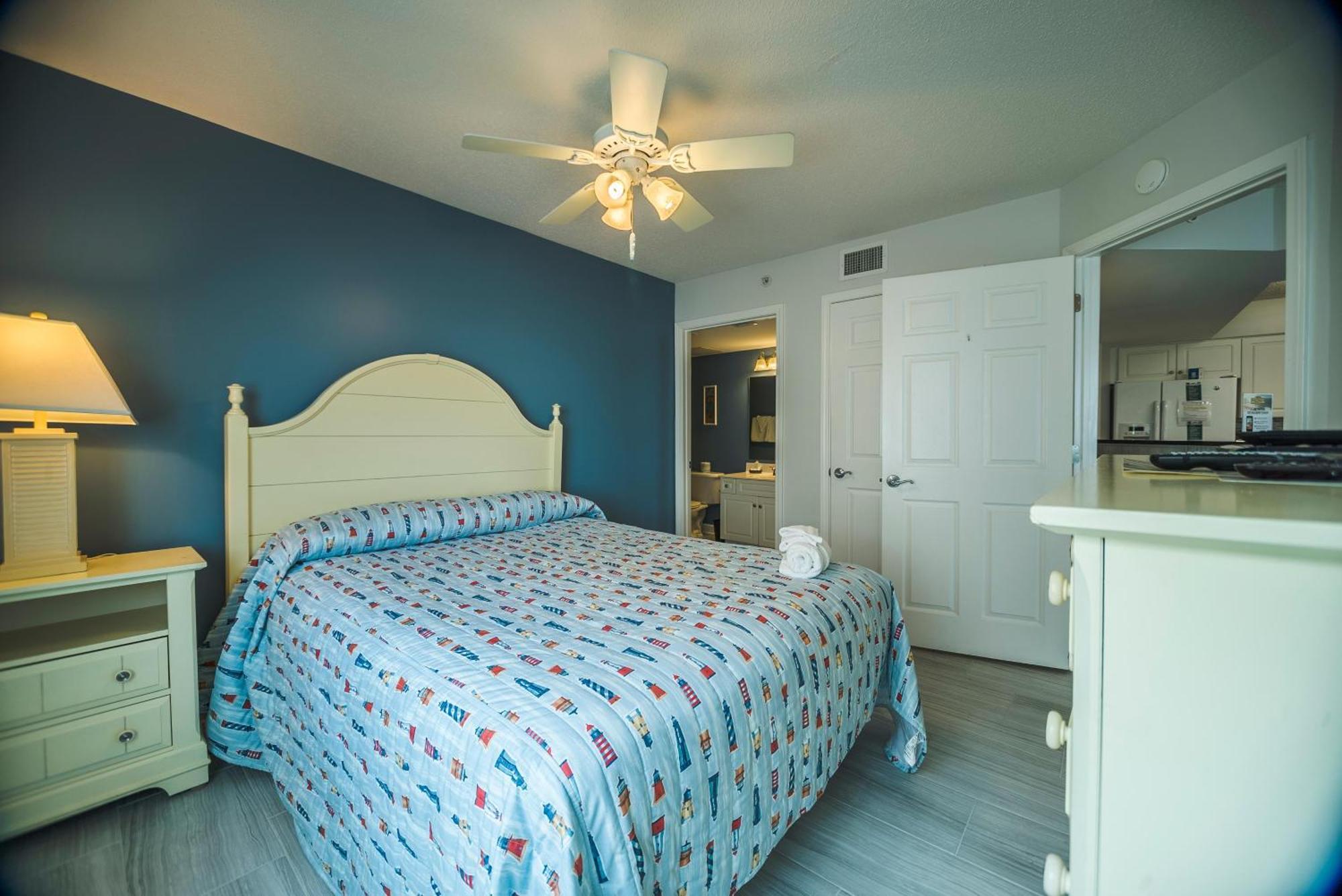 Crescent Keyes 1110 - Oceanfront - Crescent Section Holiday home