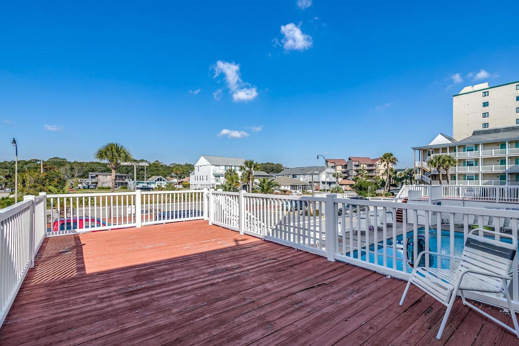 Nautical Watch 106 - Oceanfront - Windy Hill Section Holiday home