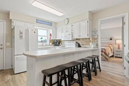 6 Bedroom House - Marsh Views Anchors Away