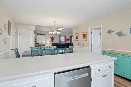 6 Bedroom House - Marsh Views Anchors Away
