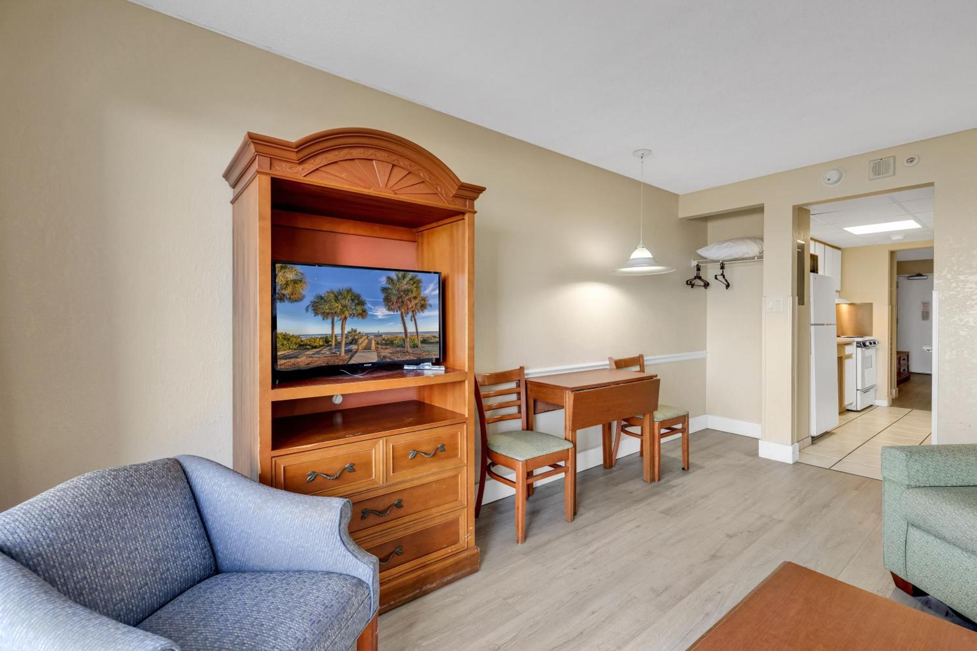 Oceanfront Boardwalk W Private Balcony And Beach Apartment *