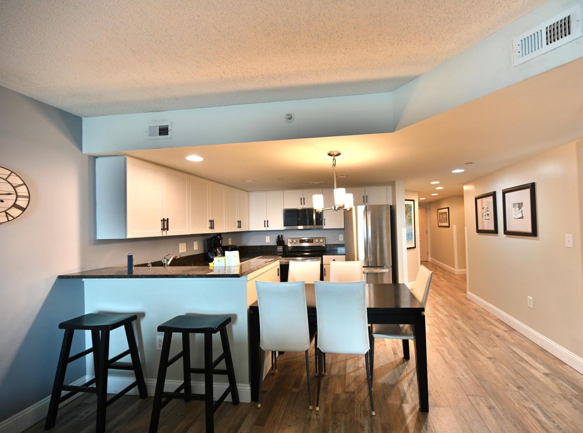 Huge Ocean Front Condo, Amazing Views