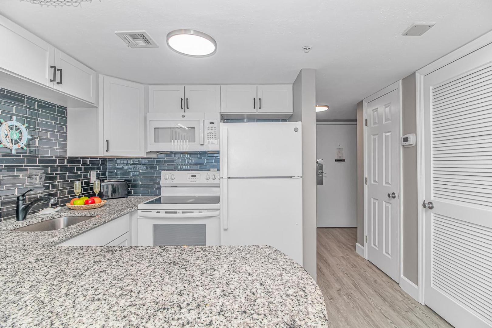 Nicely Updated Direct Ocean Front With Panoramic Views Palace 2101 *