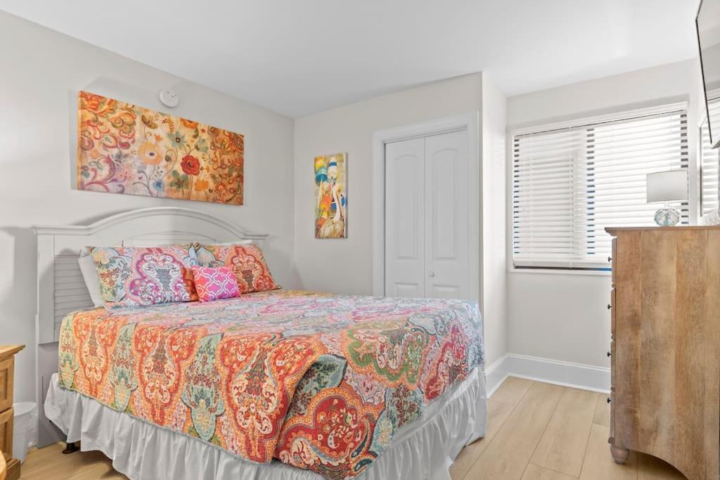 Pinnacle Oceanfront: Newly Updated With Enclosed Pool