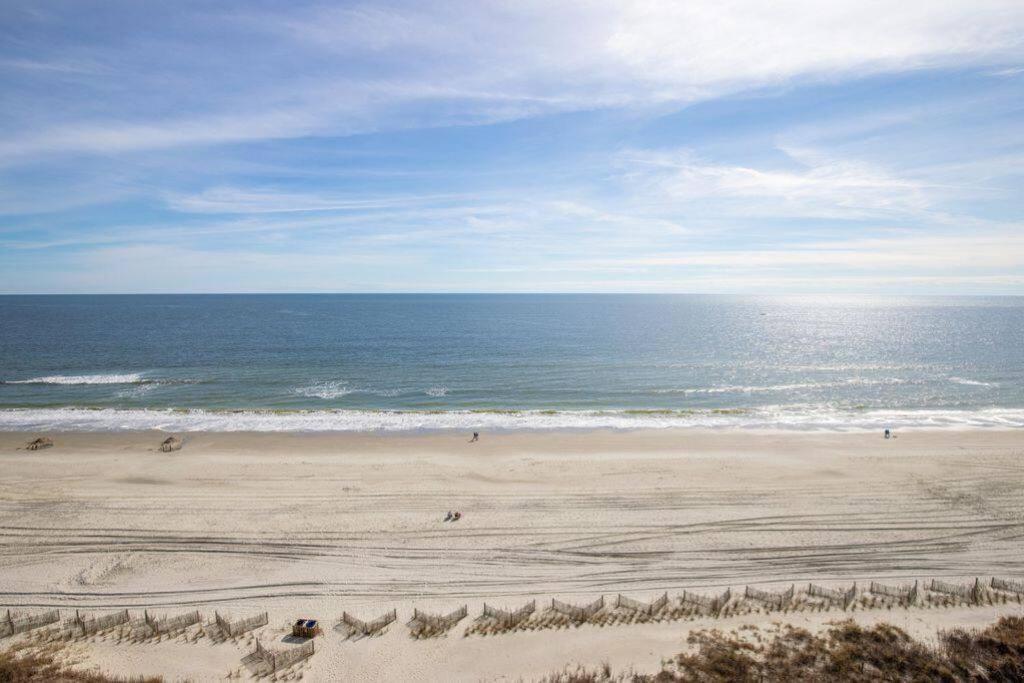 Pinnacle Oceanfront: Newly Updated With Enclosed Pool Apartment