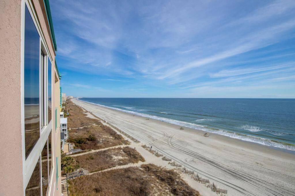 Apartment Pinnacle Oceanfront: Newly Updated With Enclosed Pool