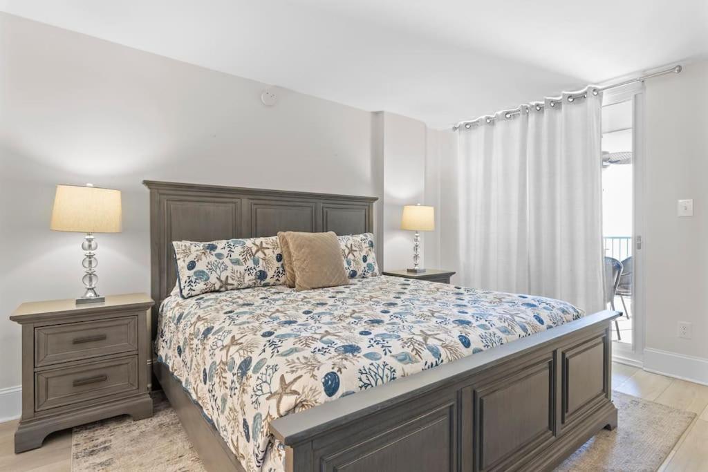 Pinnacle Oceanfront: Newly Updated With Enclosed Pool *