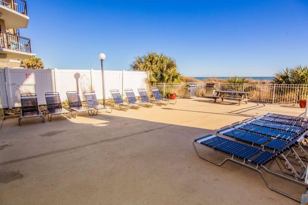 Pinnacle Oceanfront: Newly Updated With Enclosed Pool Apartment *