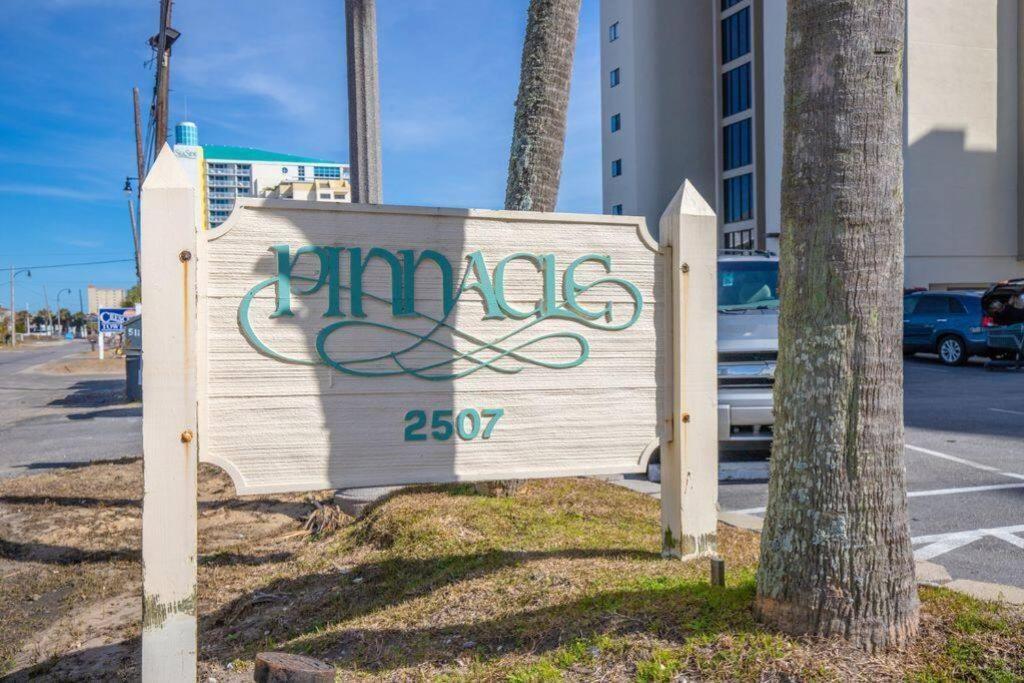 Pinnacle Oceanfront: Newly Updated With Enclosed Pool Apartment