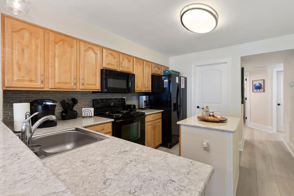 Pinnacle Oceanfront: Newly Updated With Enclosed Pool *