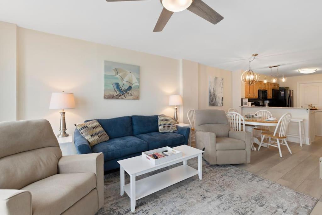 Pinnacle Oceanfront: Newly Updated With Enclosed Pool *