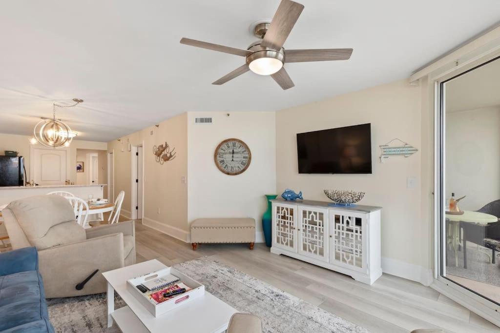 Pinnacle Oceanfront: Newly Updated With Enclosed Pool *