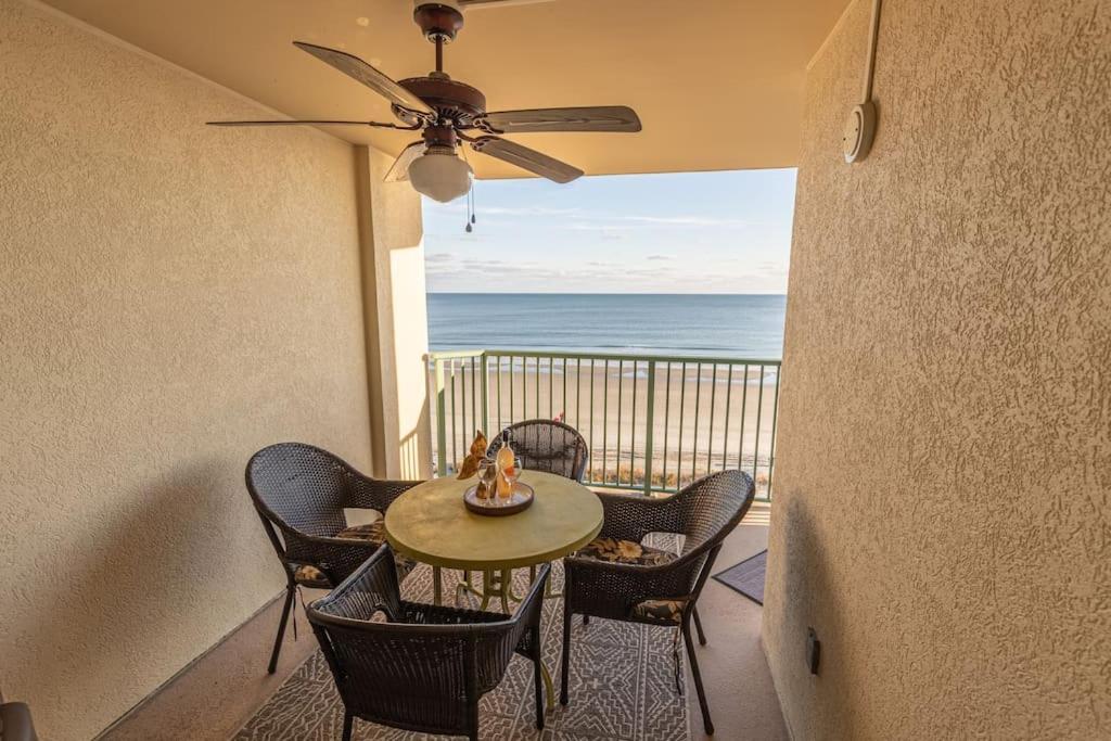 Pinnacle Oceanfront: Newly Updated With Enclosed Pool Apartment *