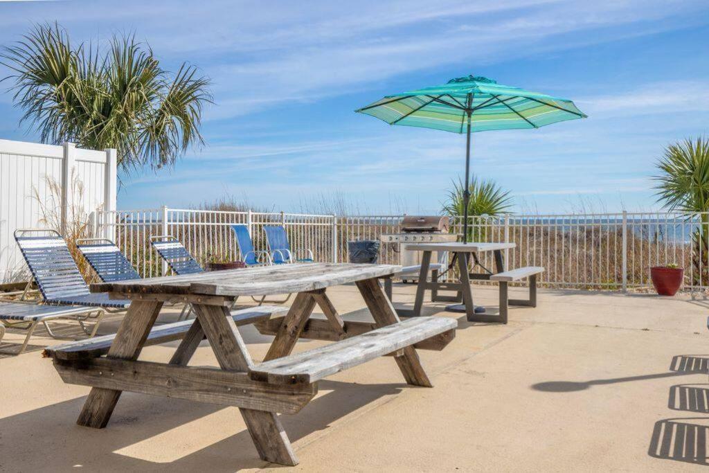 Apartment Pinnacle Oceanfront: Newly Updated With Enclosed Pool Myrtle Beach