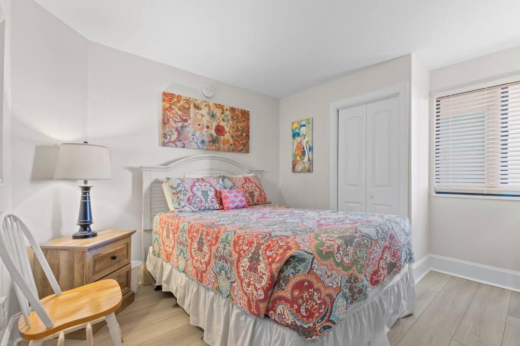 Apartment Pinnacle Oceanfront: Newly Updated With Enclosed Pool *