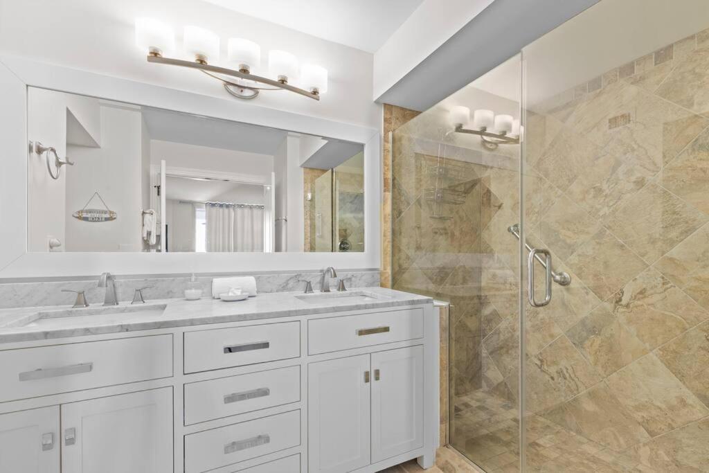 Pinnacle Oceanfront: Newly Updated With Enclosed Pool