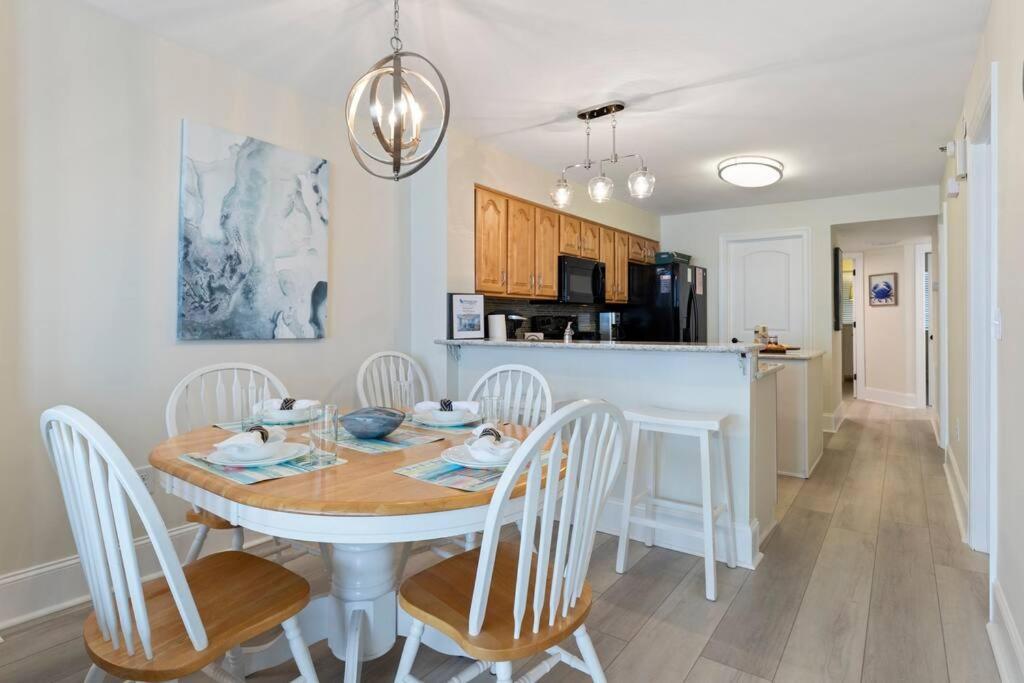 Pinnacle Oceanfront: Newly Updated With Enclosed Pool Apartment Myrtle Beach