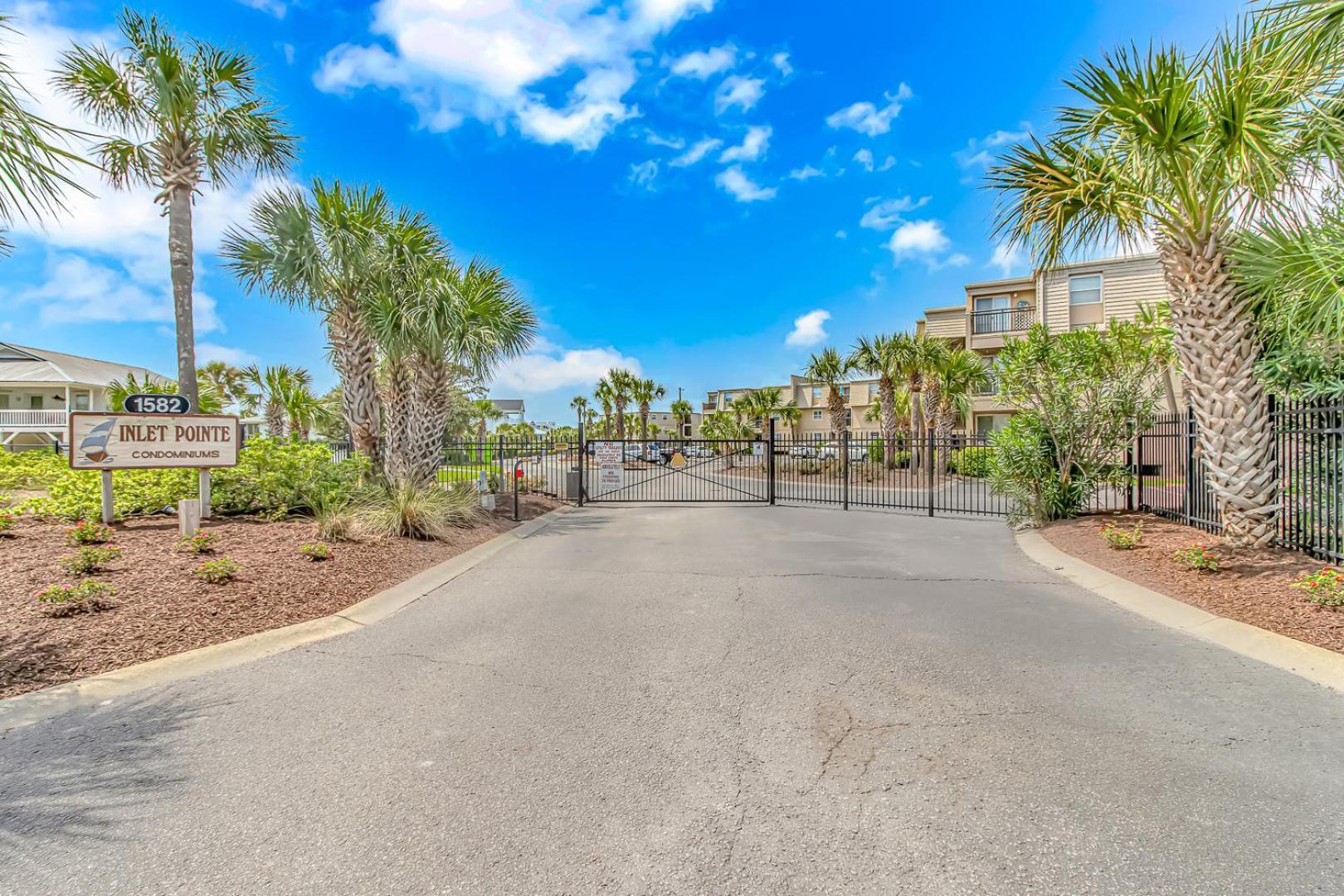 Salty Dogs - Gated, Private Dock, Access Apartment