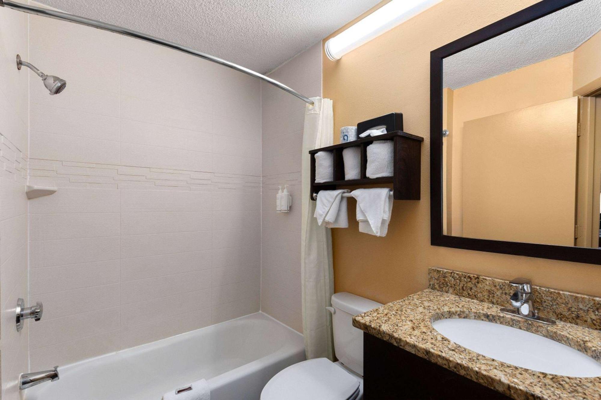 Super 8 By Wyndham Myrtle Beach/market Common Area Motel 2*