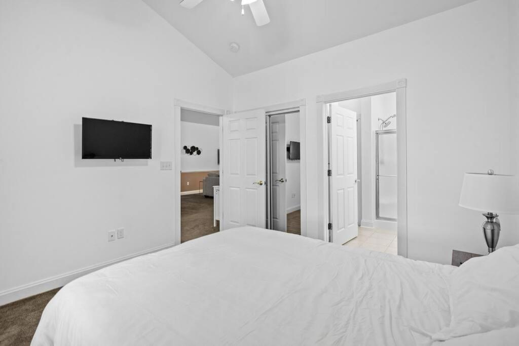 New! Centrally Located 3br Golf And