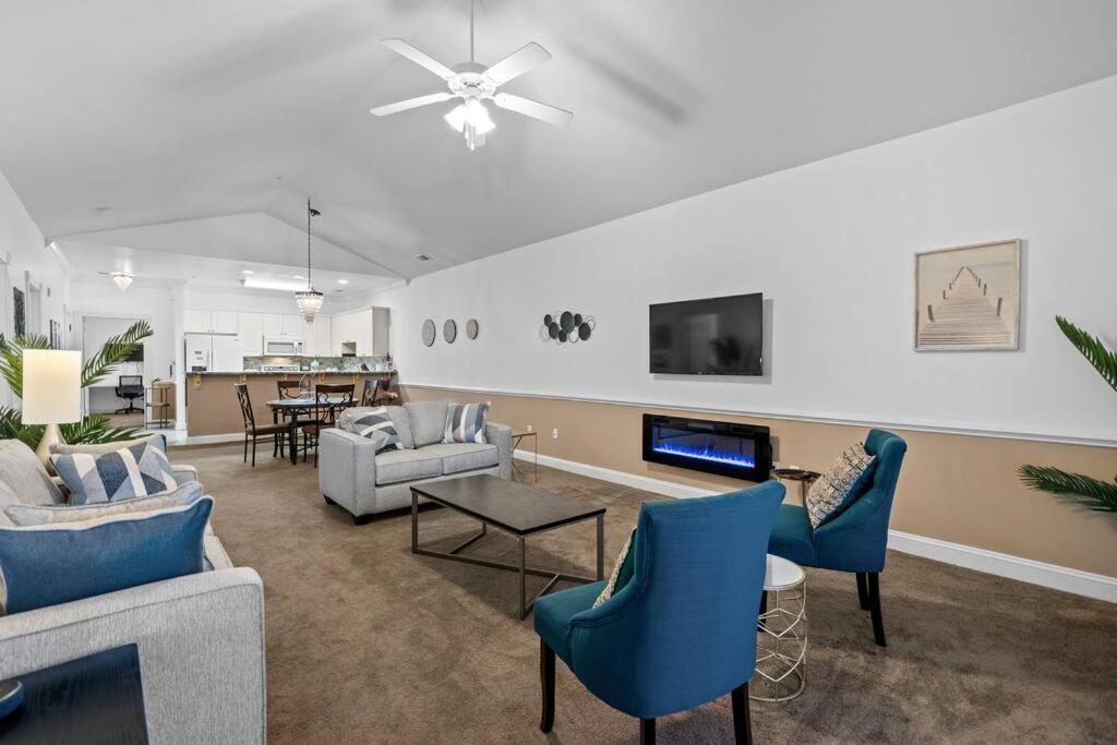 New! Centrally Located 3br Golf And Apartment *