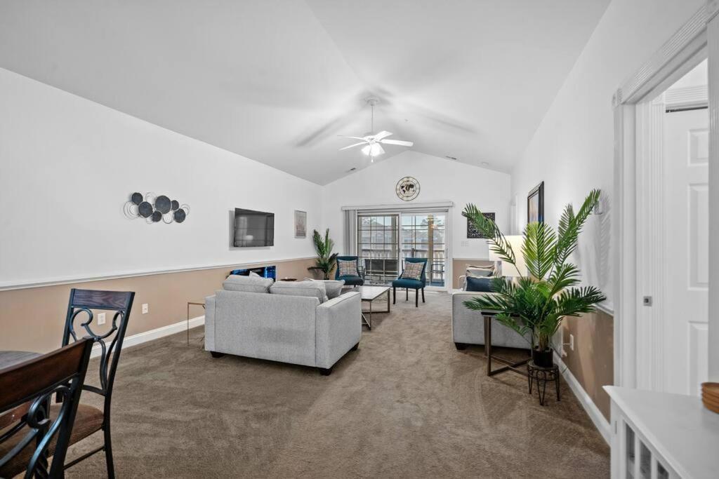 New! Centrally Located 3br Golf And Apartment