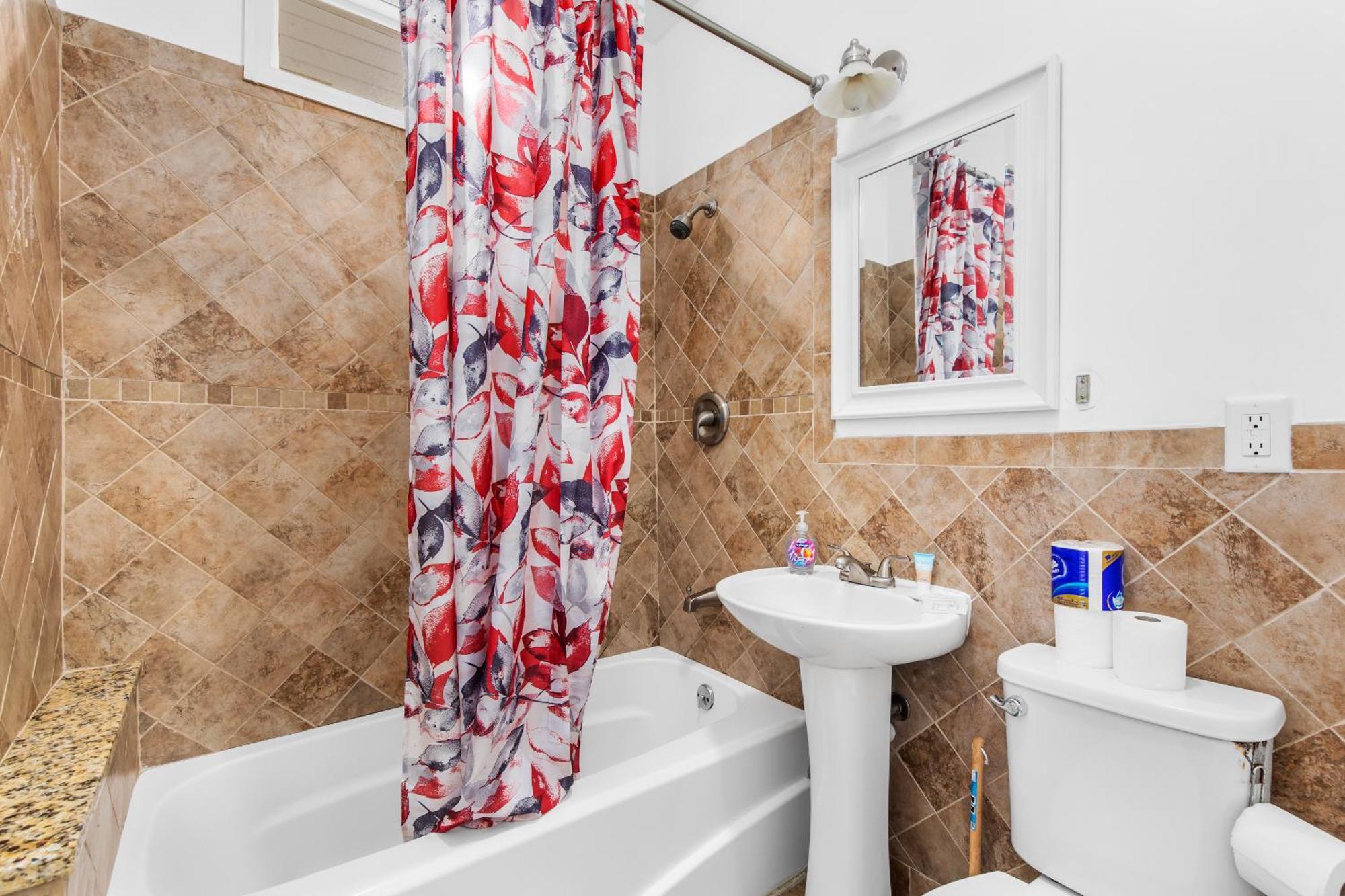 ﻿charming Centrally Located Ocean View W Huge Private Yard, Patio, Firepit, & Bbq Holiday home *