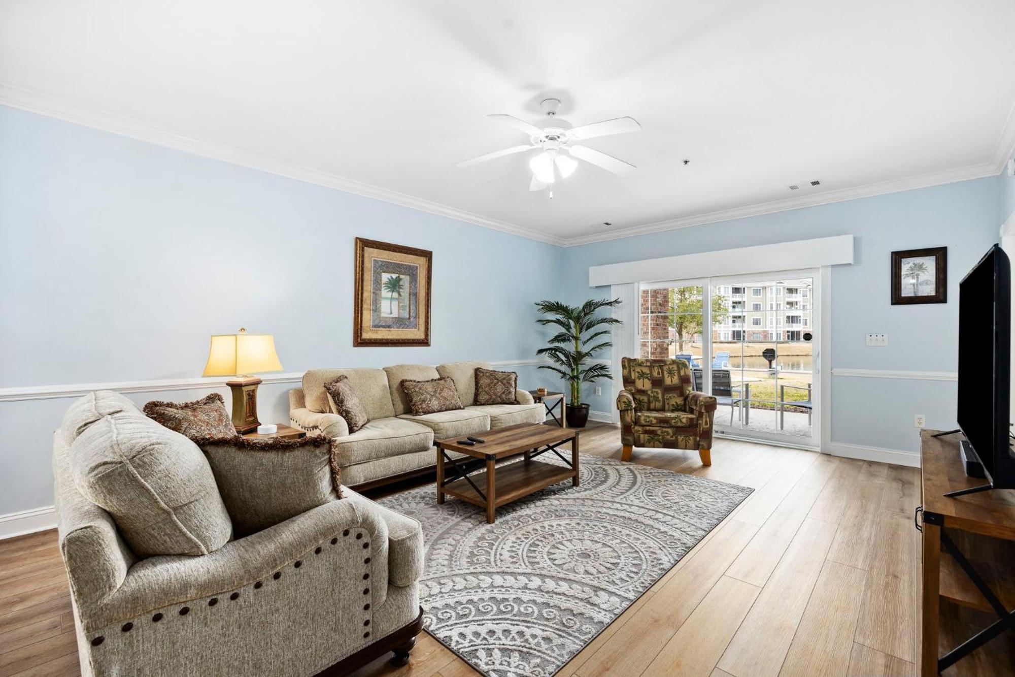 Apartment Beautifully Decorated 3 Bedroom 2 Bath Condo, First Floor Wth Walk In Shower! Located In Golf Community
