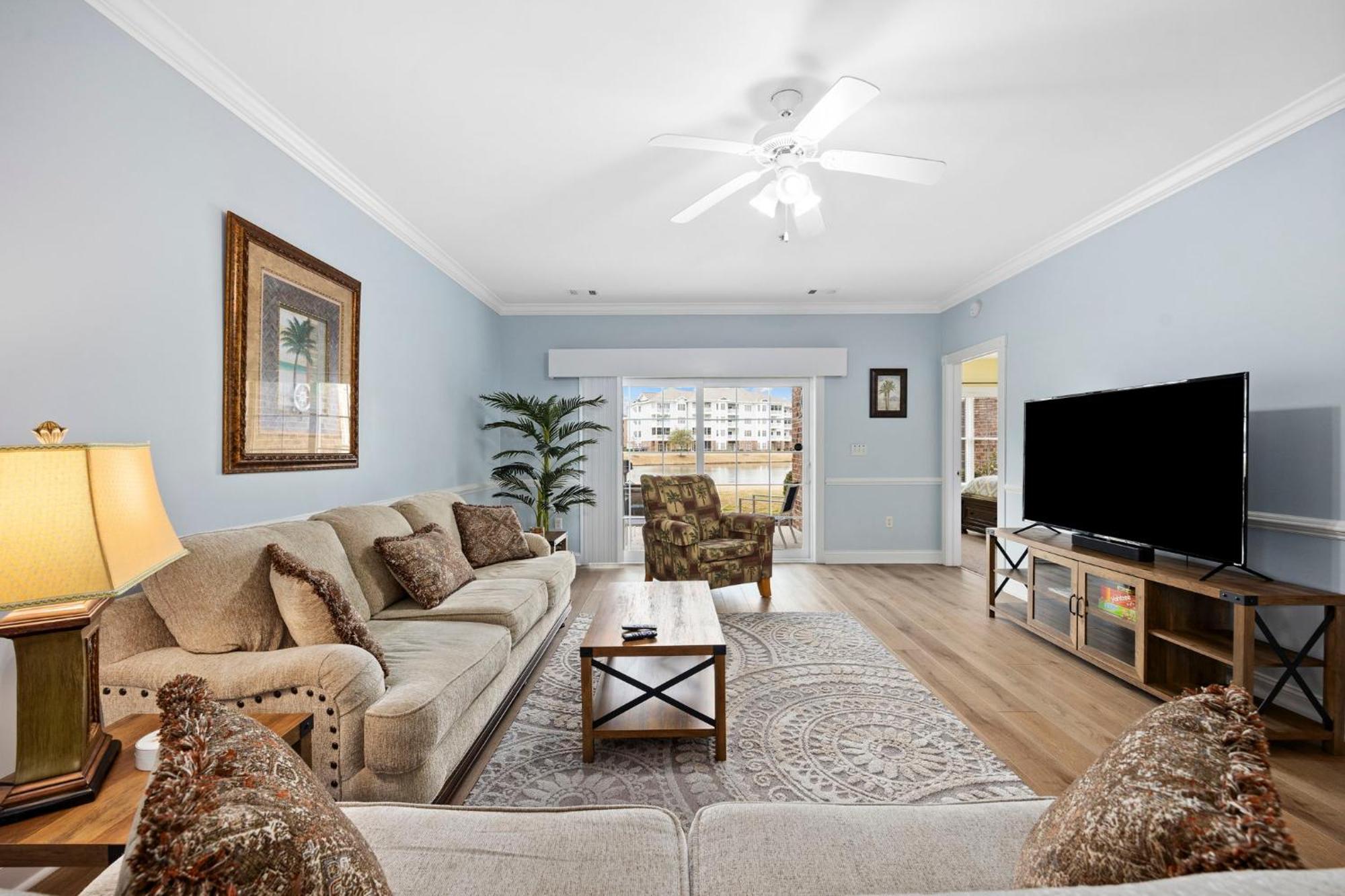 Beautifully Decorated 3 Bedroom 2 Bath Condo, First Floor Wth Walk In Shower! Located In Golf Community Apartment *