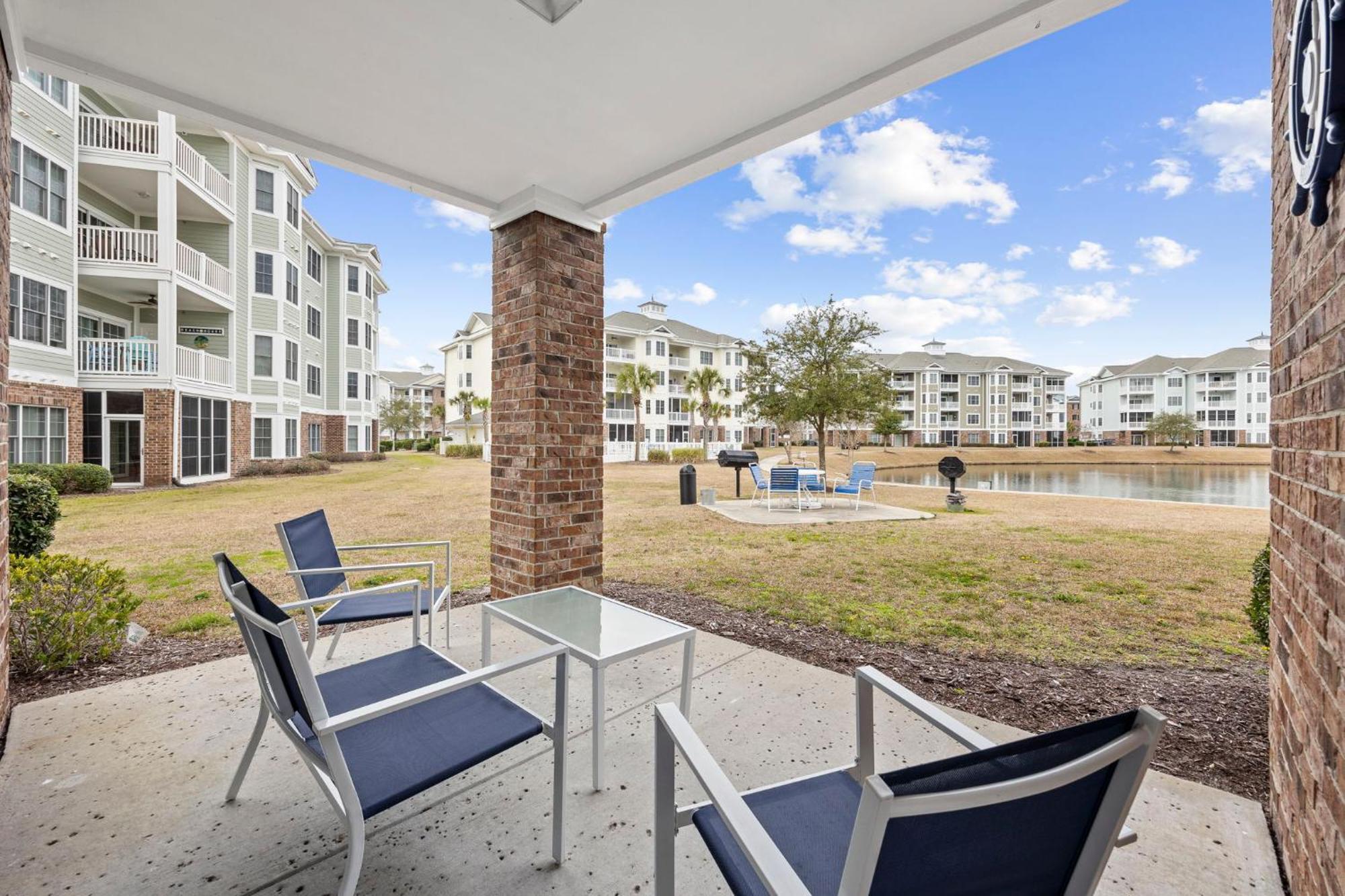 Apartment Beautifully Decorated 3 Bedroom 2 Bath Condo, First Floor Wth Walk In Shower! Located In Golf Community