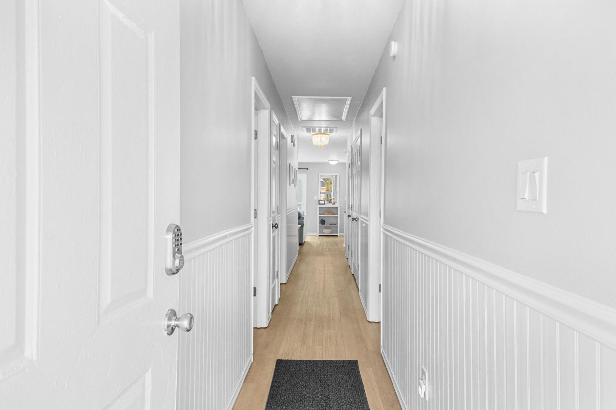 Apartment Charming 3 Bedroom ,oceanview Located In Surfside! *