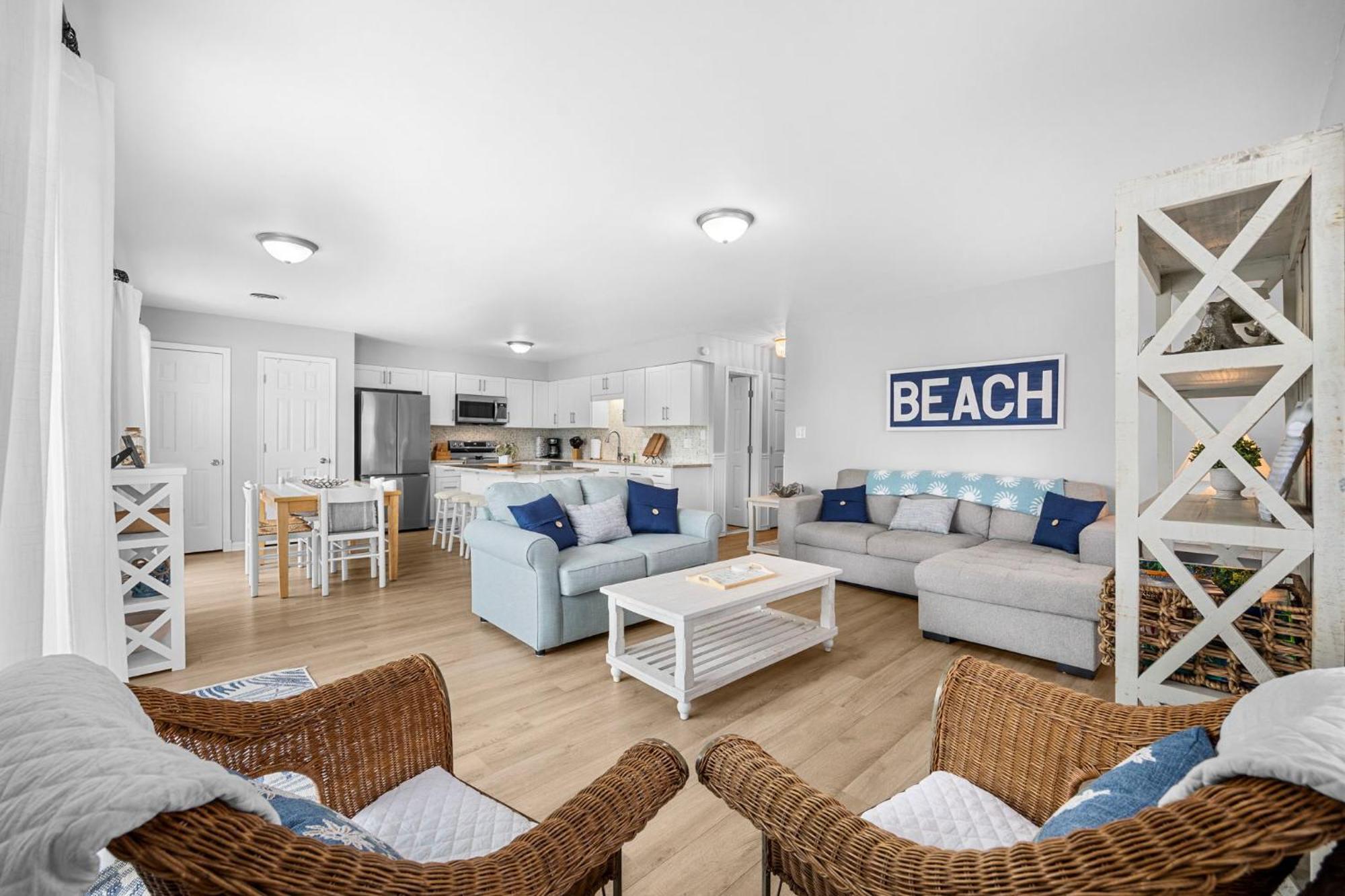 Apartment Charming 3 Bedroom ,oceanview Located In Surfside!