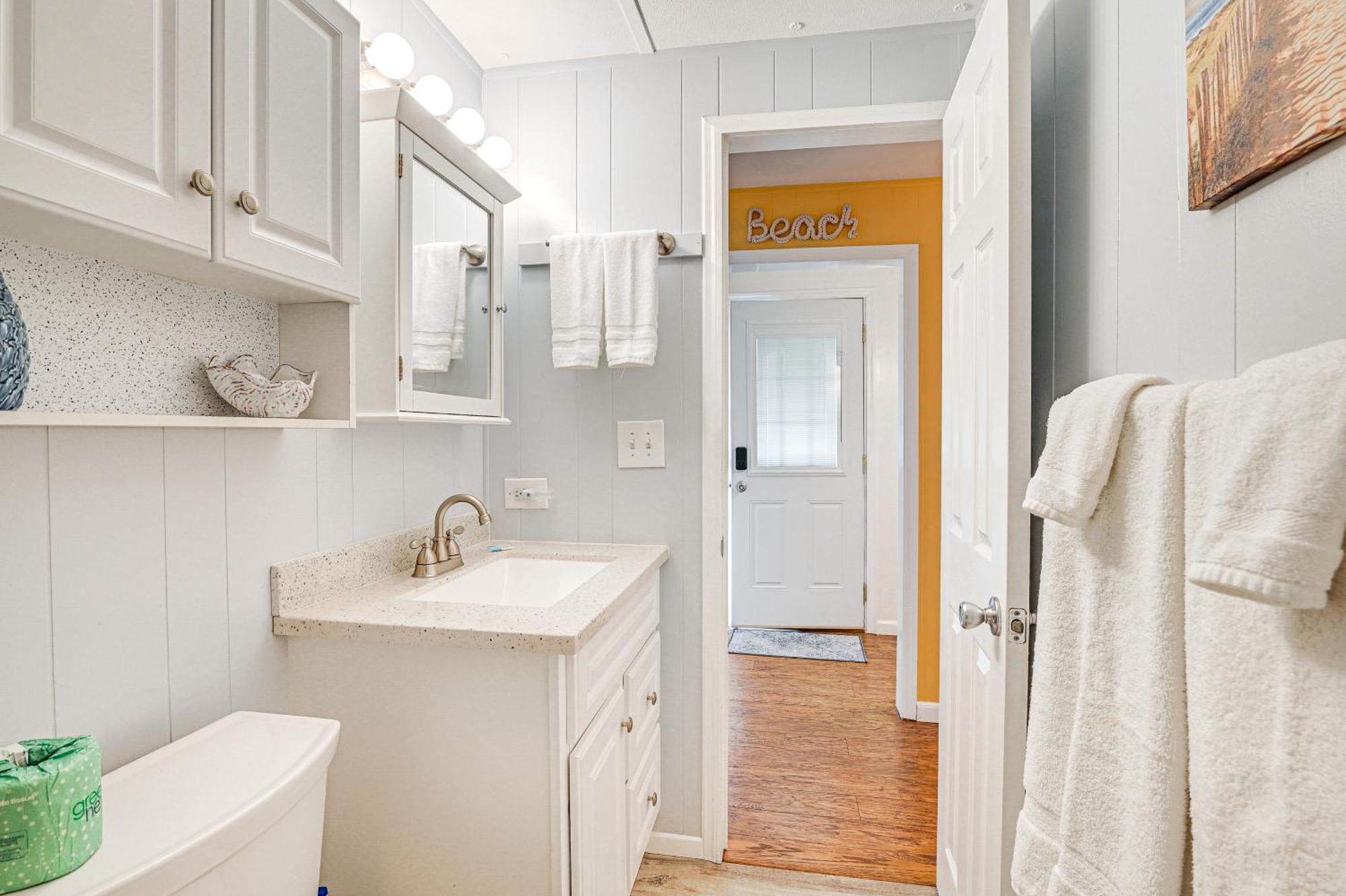 Cozy Surfside Getaway Less Than 1 Mi To Beach! Holiday home Myrtle Beach