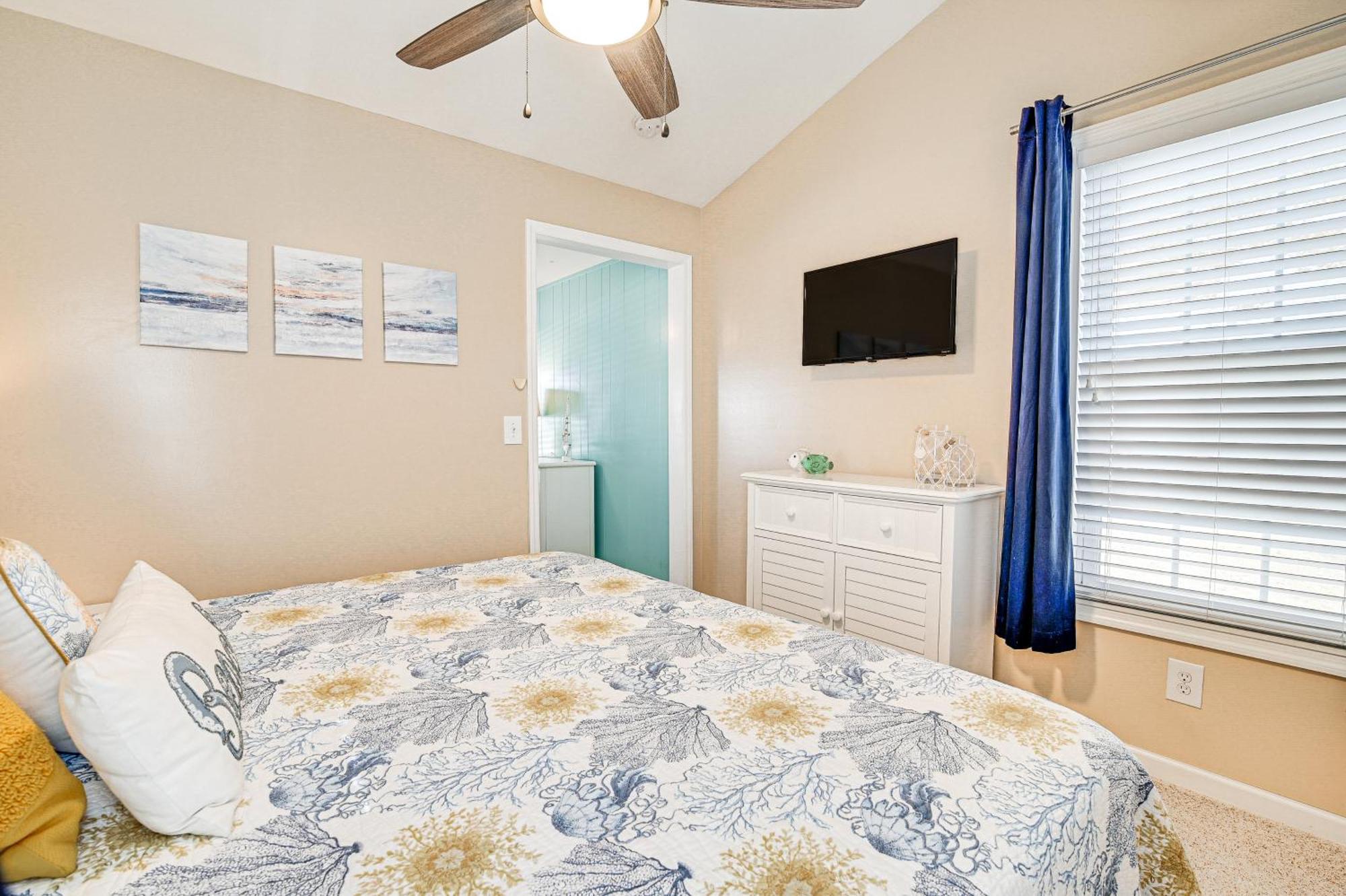 Cozy Surfside Getaway Less Than 1 Mi To Beach!