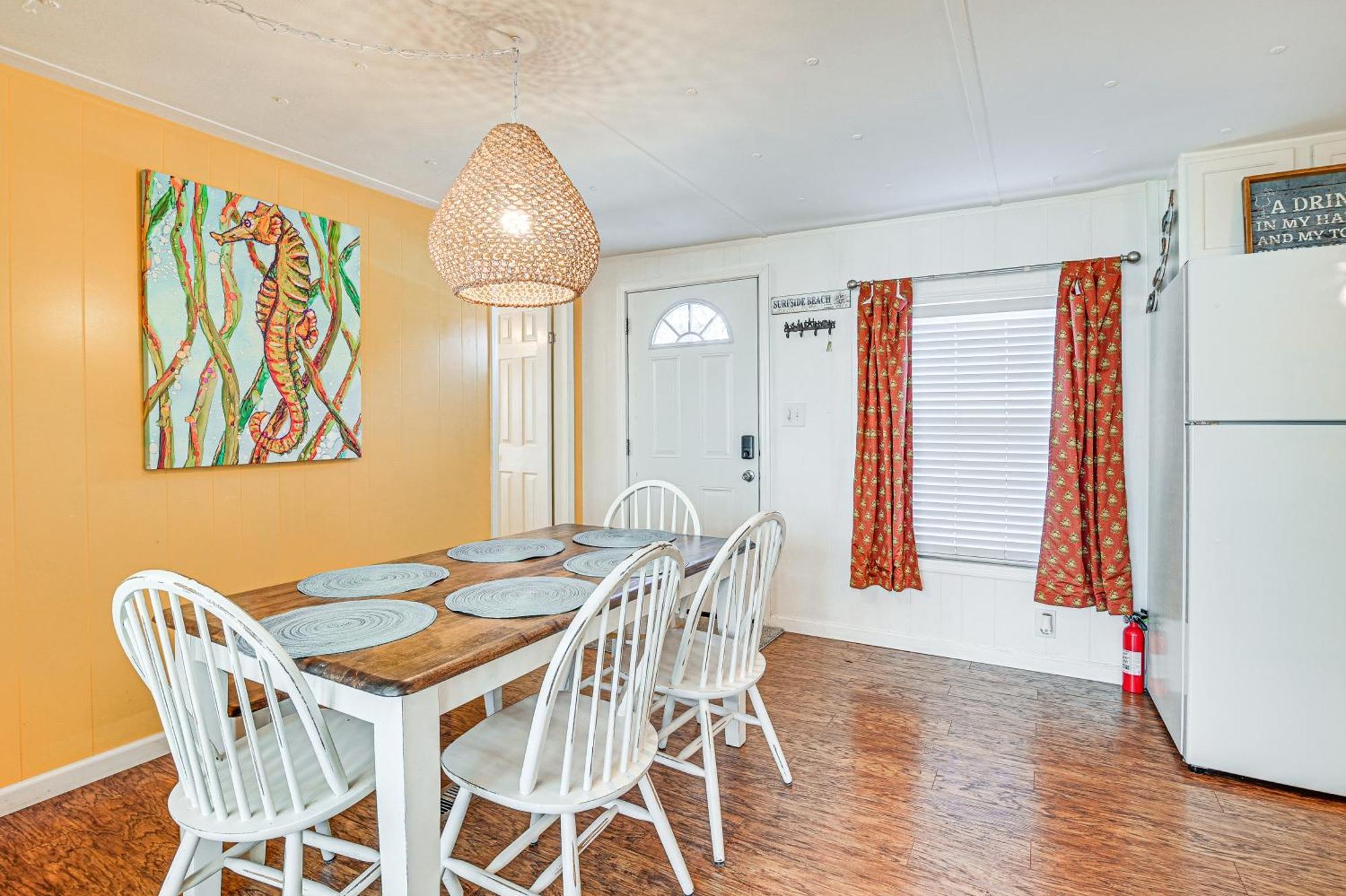 Cozy Surfside Getaway Less Than 1 Mi To Beach! Holiday home