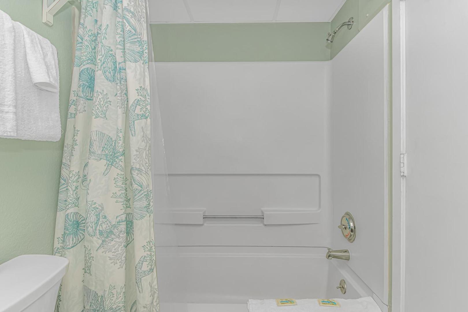 Holiday home Completely Renovated Ocean View Suite! Perfect For 4 Guests! Sea Mist 51410