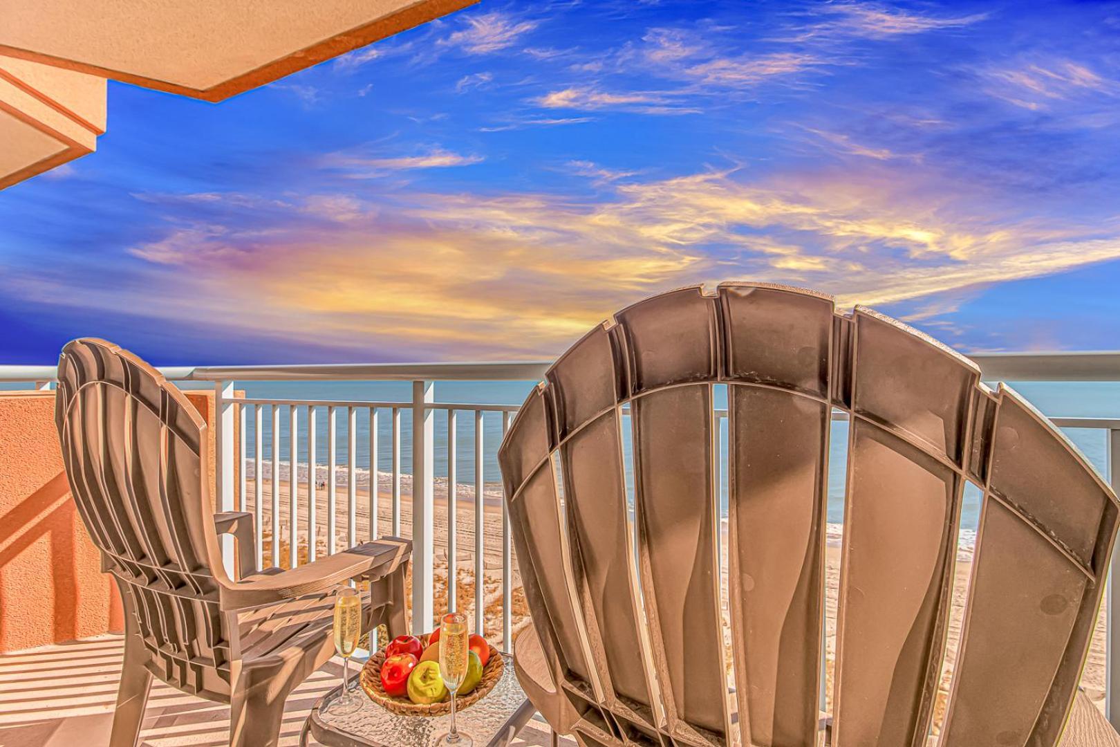 Holiday home Immaculate! Beautifully Renovated Oceanfront 1 Bedroom - Sleeps 6! - Roxanne Towers Unit 804