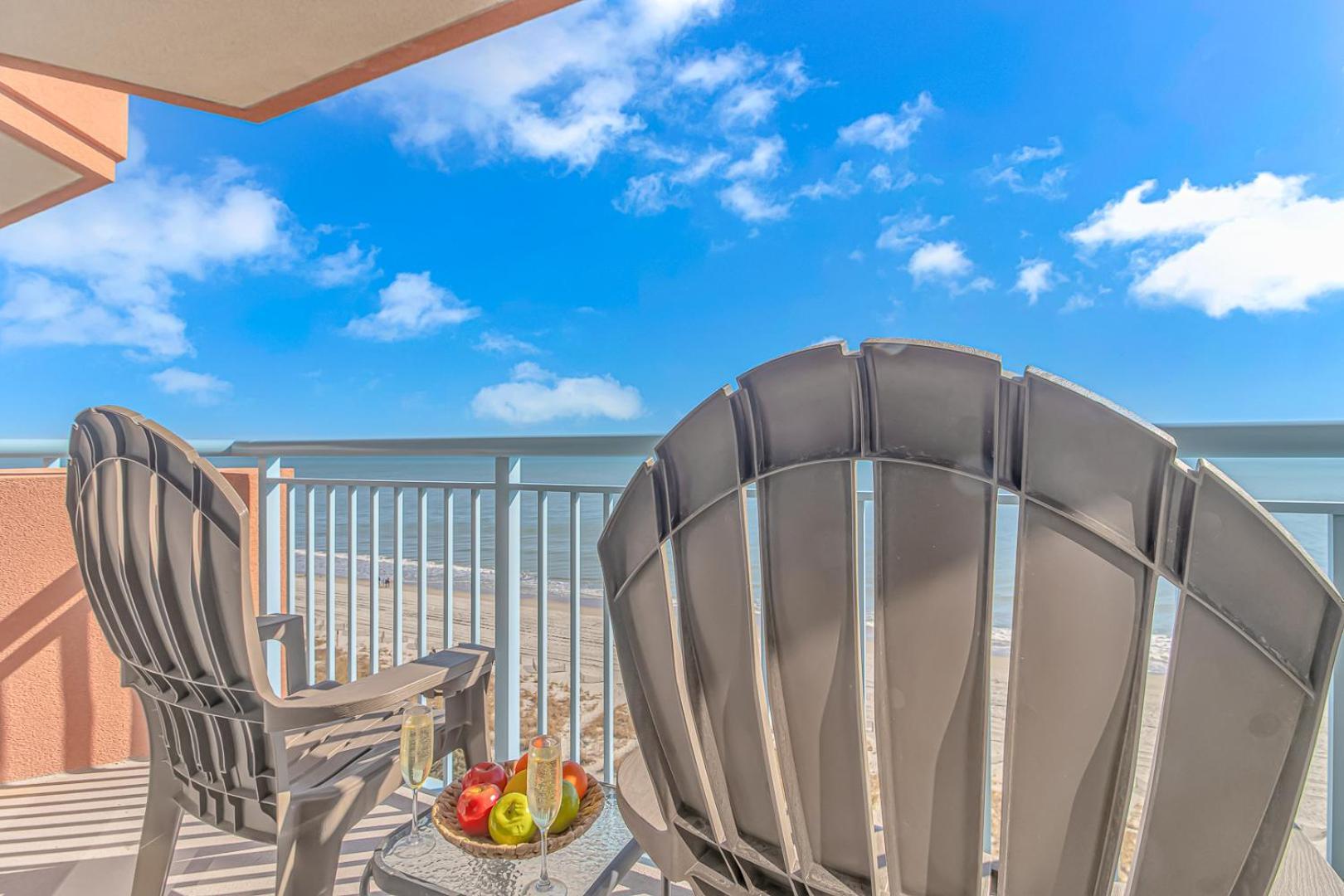 Immaculate! Beautifully Renovated Oceanfront 1 Bedroom - Sleeps 6! - Roxanne Towers Unit 804 Holiday home Myrtle Beach