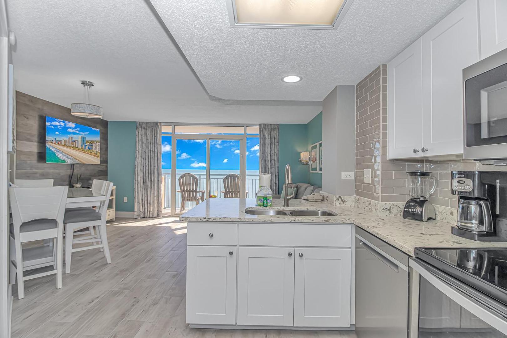Holiday home Immaculate! Beautifully Renovated Oceanfront 1 Bedroom - Sleeps 6! - Roxanne Towers Unit 804 *