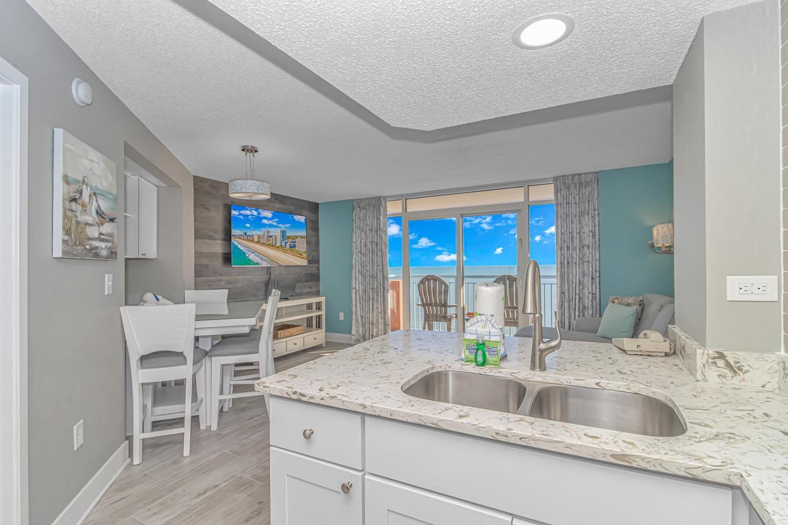 Immaculate! Beautifully Renovated Oceanfront 1 Bedroom - Sleeps 6! - Roxanne Towers Unit 804 Holiday home *