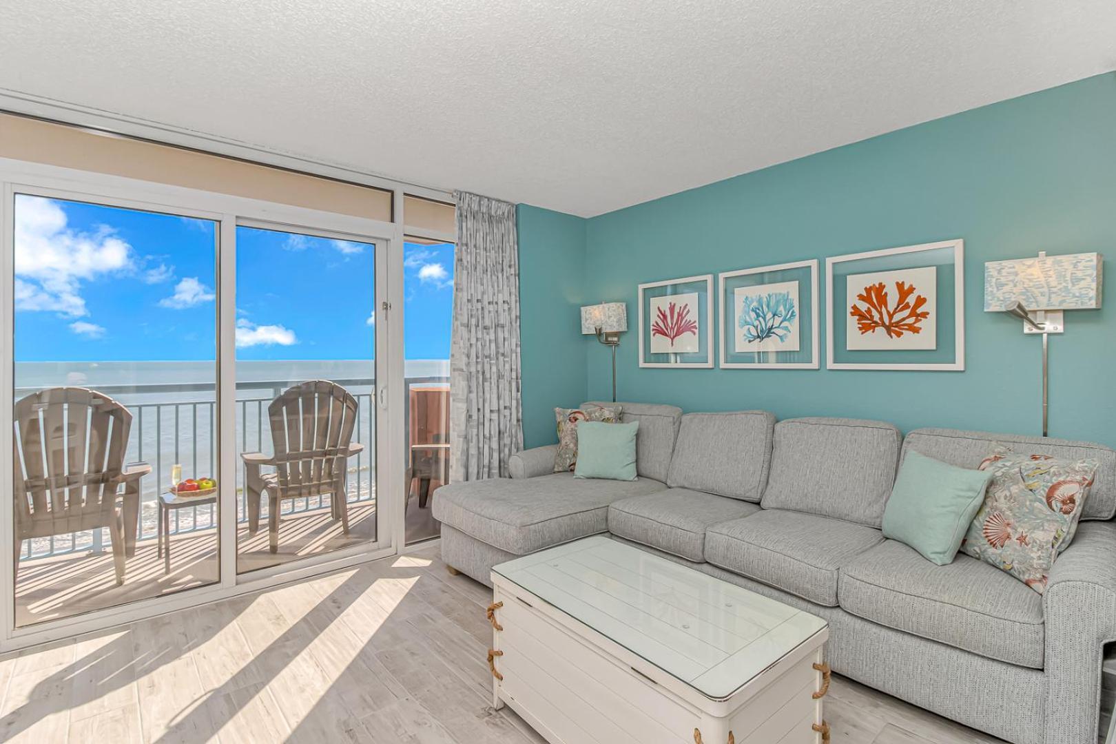 Holiday home Immaculate! Beautifully Renovated Oceanfront 1 Bedroom - Sleeps 6! - Roxanne Towers Unit 804
