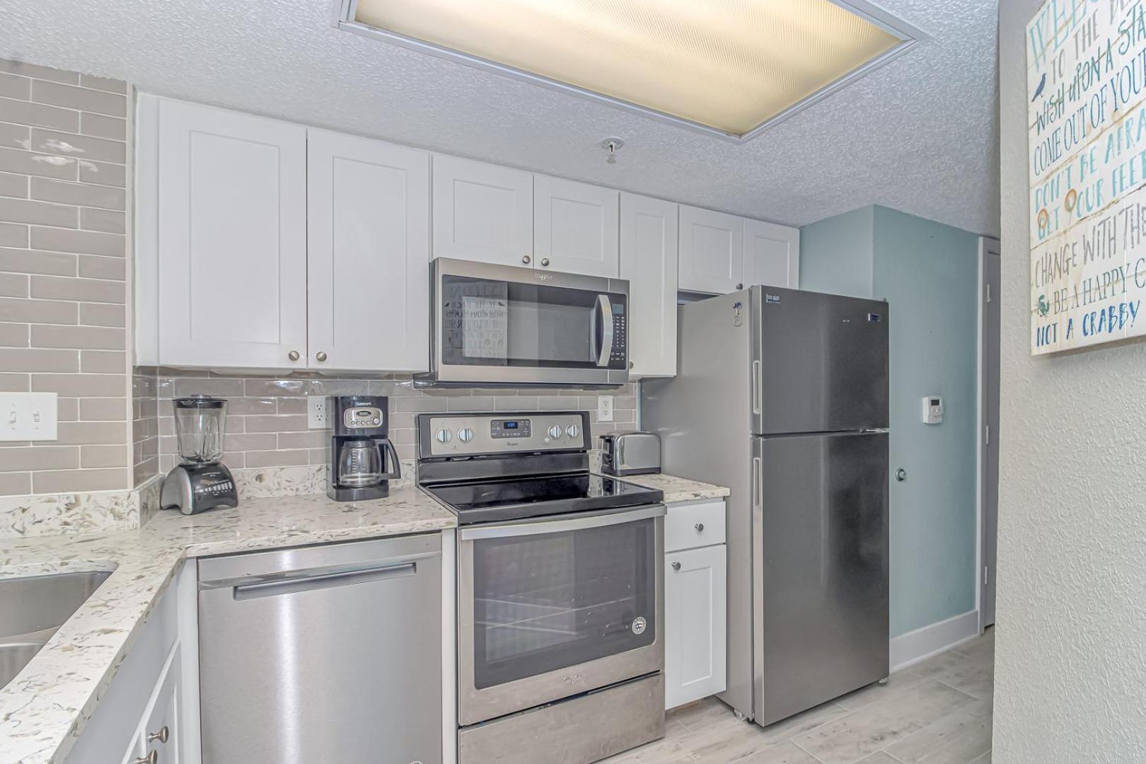 Immaculate! Beautifully Renovated Oceanfront 1 Bedroom - Sleeps 6! - Roxanne Towers Unit 804 Holiday home *