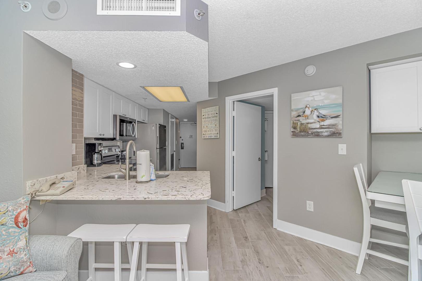 Immaculate! Beautifully Renovated Oceanfront 1 Bedroom - Sleeps 6! - Roxanne Towers Unit 804 Myrtle Beach